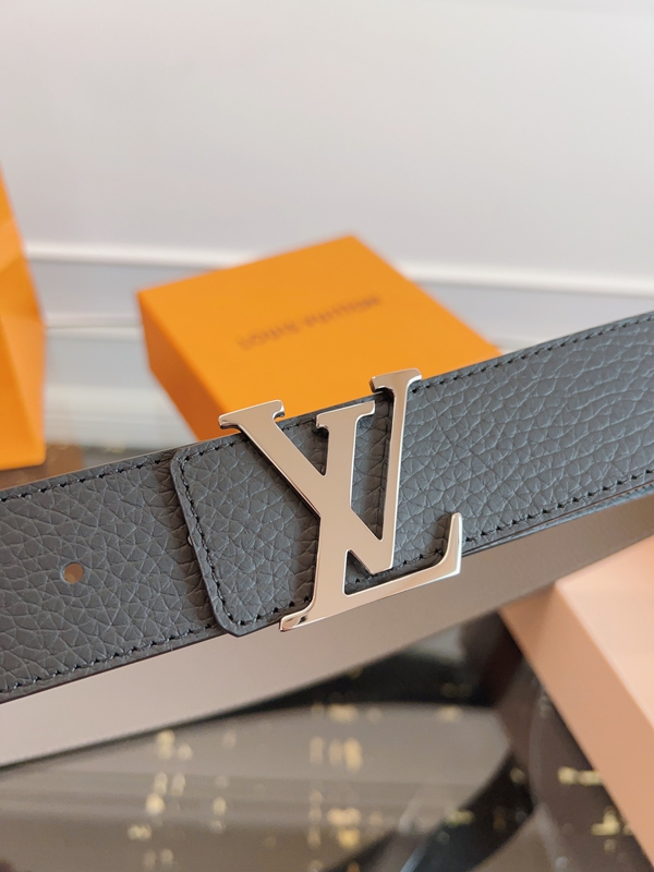 ルイヴィトンベルト背面デザイン